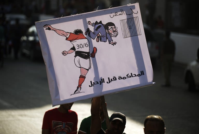 صور المتظاهرون امام قصر الاتحاديه مقر الحكم في مصر 000-Nic6229209-jpg_222051