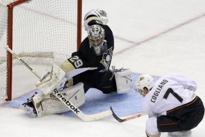 Penguins erupt with 3 in 3rd, slip by Ducks 3-1