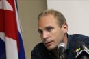 El sueco Jens Aron Modig (c), retenido en Cuba tras el accidente en el que murió Oswaldo Payá, durante la rueda de prensa que ofrevió ayer 30 de julio, en La Habana (Cuba). EFE