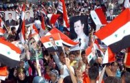 Imagen distribuida por la agencia de noticias oficial SANA de habitantes de Shagara y localidades aledañas, en la provincia de Deraa, en una marcha de apoyo al presidente sirio, Bashar al Asad, el pasado 20 de julio.