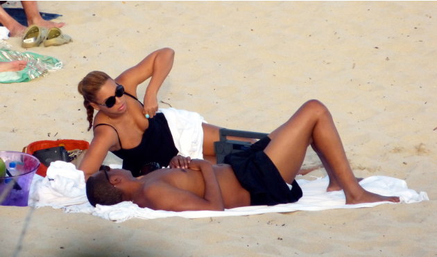 Beyoncé y Jay-Z en la playa!  T30839955