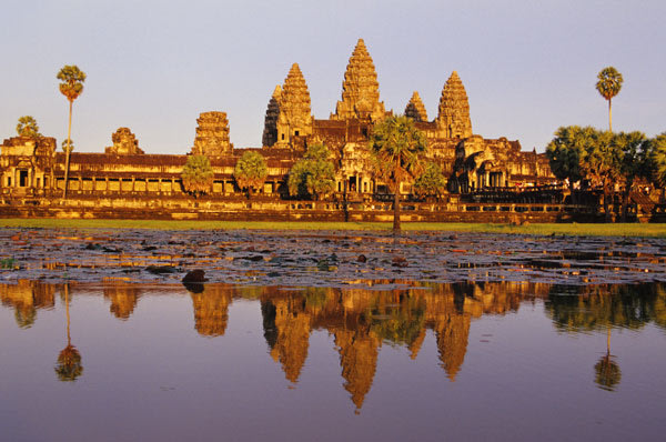 Tomada con la luz dorada del atardecer de la ciudad sagrada de Ankor Wat. (Thinkstock)
