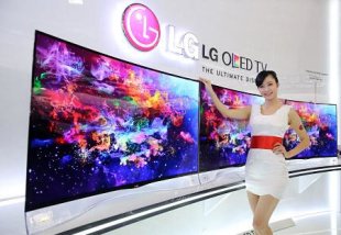 LG曲面電視，正式在台上市，售價近30萬。(圖：LG提供)