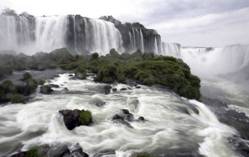 Air Terjun Iguazu di Arge …