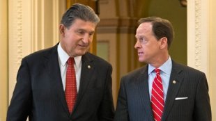 ap gun control manchin toomey lpl 130417 wblog The Beginning Of The End For Expanded Background Checks? (The Note)