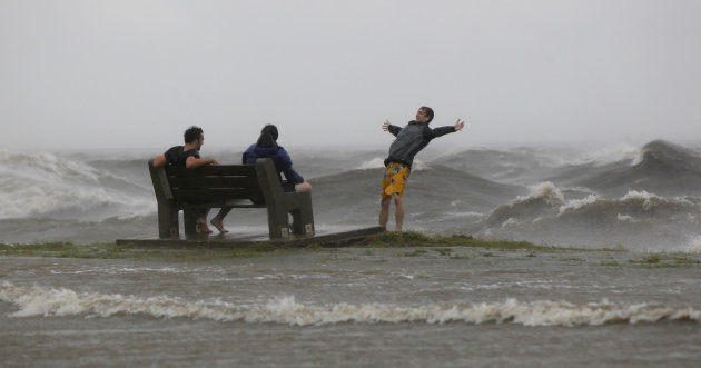 Hurricane Isaac makes landfall in La. - Yahoo! News
