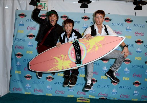 Keaton Stromberg, from left, Drew Chadwick and Wesley Stromberg of the musical group Emblem3 pose backstage with the award for choice music breakout group at the Teen Choice Awards at the Gibson Amphitheater on Sunday, Aug. 11, 2013, in Los Angeles. (Photo by Jordan Strauss/Invision/AP)