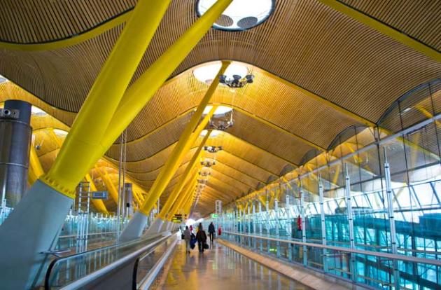 how far is madrid barajas airport to city center