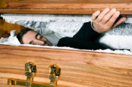 Τραγικό λάθος σε κηδεία στην Φθιώτιδα: Έβαλαν στο φέρετρο