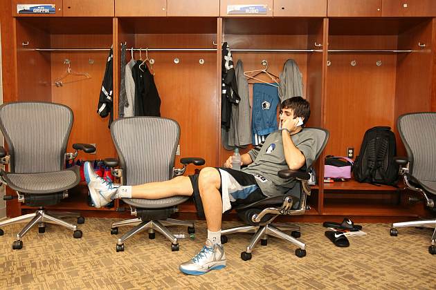 David Kahn wants you to stop being rough with RICKY RUBIO