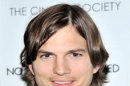 Mila Kunis: Aku dan Ashton Kutcher Hanya Berteman!
