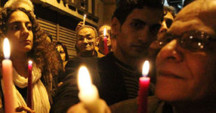 وقفة بـ "الشموع" بميدان طلعت حرب ومسيرة لـ "6 إبريل" تصل "التحرير"  S120114123547