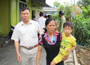 Phút nghẹt thở giải cứu bé 5 tuổi bị bắt làm con tin Chau-be