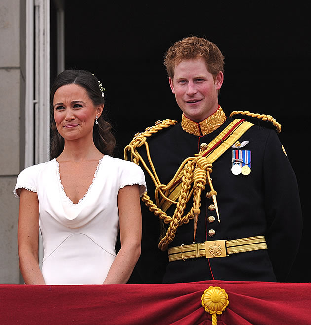 Pippa se emociona ao lado de Harry durante o casamento real