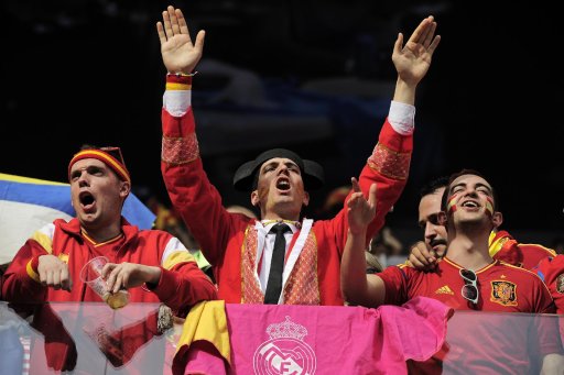 Spain soccer fans cheer for their team before the start of the Euro 2012 soccer championship Group C match between Spain and Italy in Gdansk, Poland, Sunday, June 10, 2012. (AP Photo/Alvaro Barrientos)