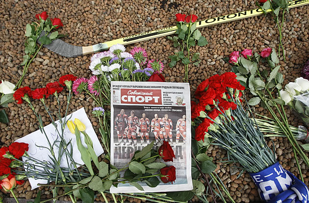 Fãs homenageiam jogadores mortos em acidente aéreo. Crédito: AP