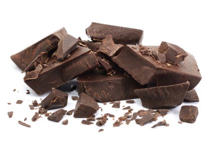 الشوكولاته: تحتوي على "ثيوبرومين قلويد" والتى يمكن أن تسبب التسمم لكن الأمر يتطلب تناول كميات كبيرة لتكون ضارة.