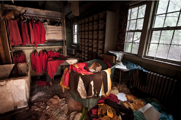 If the clothing abandoned in Grossinger's looks a little out of style, that's because the resort shut its doors in 1986. (Photo: Jonathan Haeber/Flickr, www.terrastories.com/grossingers)