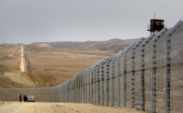 اسرائيل تسعى لسد الثغرات الأمنية مع سيناء بسور جديد 139033739-jpg_182231