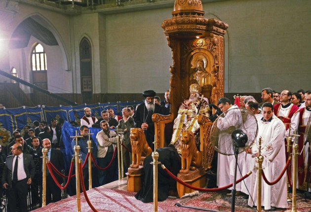الصحف المصرية تصف جنازة البابا بـ جنازة القرن ومليونية الوداع 2012-03-18T101235Z-879835746-GM1E83I1EGZ01-RTRMADP-3-EGYPT-POPE--1--JPG_105310