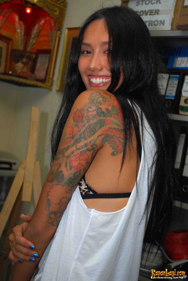 Ada 15 tato di tubuh Tamara Geraldine salah satunya yang bergambar wajah 