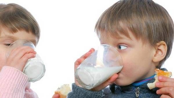 ما الحل الأمثل لترغيب الأبناء بشرب الحليب 20140109103202