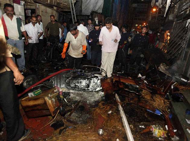 மும்பையில் குண்டுவெடிப்பு [PHOTOS] Mumbai-blasts-photos-140711-08_040713