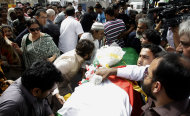 People carry the body of a Pakistani acid attack victim Fakhra Younnus, at Karachi airport in Pakistan Sunday, March 25, 2012. Fakhra who committed suicide by jumping from the sixth floor of her flat in Rome, was a victim of an acid attack allegedly carried out 12 years ago by her husband, the son of a feudal politician. (AP Photo)