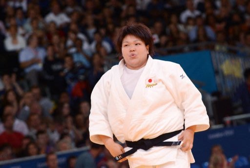 El mundo del judo japonés está conmocionado tras conocerse que las componentes del equipo olímpico femenino eran maltratadas regularmente por su entrenador, que las golpeaba con sables de bambú y las aboteteaba. (AFP/Archivo | Toshifumi Kitamura)