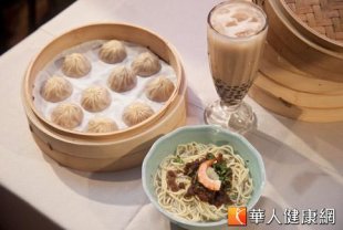 3家米其林餐廳推出好葉好飲料，歡迎安利中國1萬2千名嬌客。（攝影／黃志文）