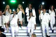 Los 10 semifinalistas de "American Idol" en la final del programa en el Teatro Nokia en Los Angeles, el jueves 16 de mayo de 2013. (Foto Matt Sayles/Invision/AP)