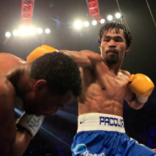 Manny Pacquiao lands a punch on Shane Mosley (Getty Images)