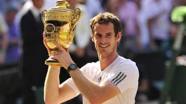 Andy Murray lifts the Wimbledon trophy (Getty Images)