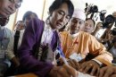 Suu Kyi hace un debut histórico en el parlamento de Myanmar