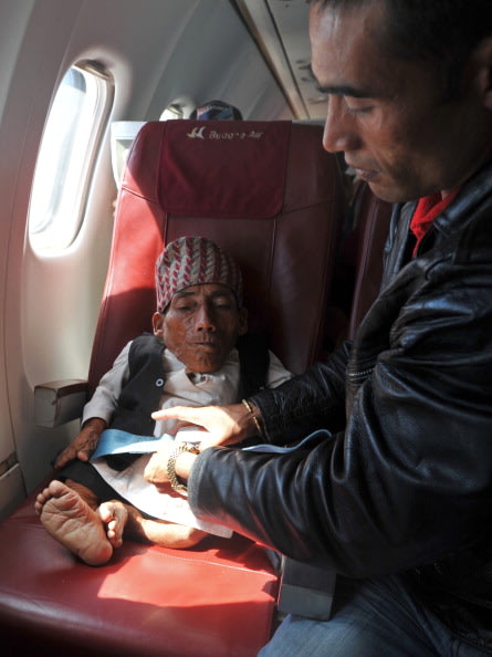 صور من حياة أقصر رجل في العالم سبعيني من النيبال الجزء الثانى 139489996-8-jpg_215756