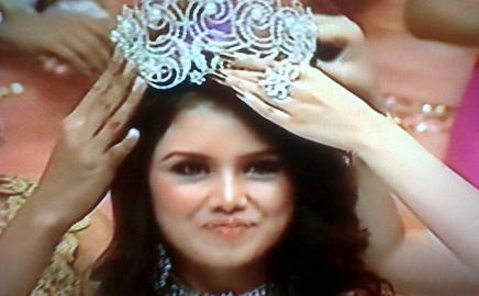 Putri Indonesia on Ines Putri Dinobatkan Jadi Miss Indonesia 2012   Yahoo She