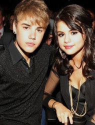 Justin Bieber Cuma Main-Main Dengan Selena Gomez?