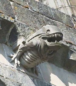 Créature surprenante Une-etrange-gargouille-a-l-allure-du-monstre-d-alien-sur-la-facade-de-l-abbaye-de-paisley-en-ecosse_132907_w250