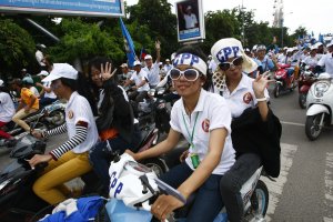 Supporters of Prime Minister Hun Sen's Cambodian People's …