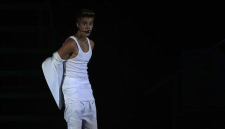 Canadian singer Justin Bieber performs in a concert at the Manchester Arena in Manchester, northern England, February 21, 2013. REUTERS/Phil Noble