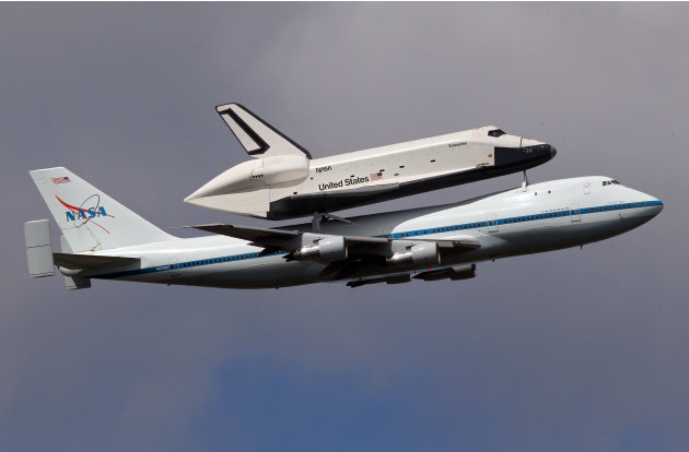 space-shuttle-enterprise-arrives-york-20120427-074821-347.jpg
