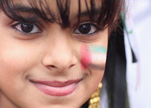 ابتسامة طفلة إماراتية لونت وجهها بالألوان الوطنية خلال احتفالات عام 2008 بالعيد الوطني .. تبقى ضمن المشاهد البديعة المعبرة عن مستقبل الإمارات.