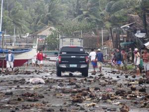 Raw: Over 100 Dead in Philippines Typhoon