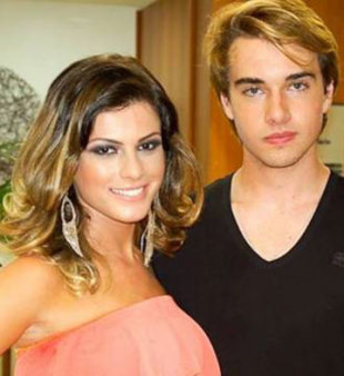 Olin Batista troca status de relacionamento no Facebook e assume namoro com Babi Rossi Olin-e-babi-22012013