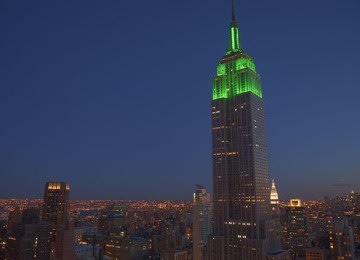 Empire State Building Rayakan Ramadan, Pancarkan Sinar Hijau di Puncak Gedung