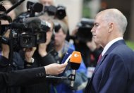 O primeiro-ministro grego, Giorgos Papandreou, solicitou nesta quinta-feira oficialmente à Europa e ao FMI o segundo plano de ajuda financeira em um ano, para tentar evitar a bancarrota de seu país.