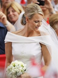 MCO534 MÓNACO (MÓNACO), 2/7/2011.- La princesa Charlene, tras su boda religiosa con el príncipe Alberto de Mónaco en el palacio Real de Mónaco (Mónaco) hoy, sábado 2 de julio de 2011. EFE/Charles Platiau