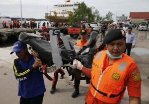 AirAsia Flight 8501 crashes in the Java Sea