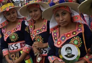 Bolivian women dressed in Quechua indigenous attire&nbsp;&hellip;