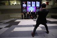 Stocks snap losing streak despite euro concerns - Yahoo!